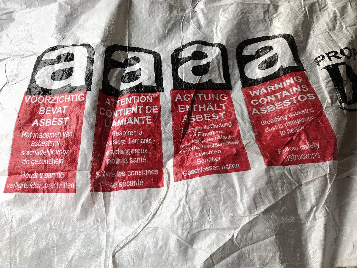 Dämmung, Spenglerarbeiten und Dacheindeckung mit Ton-Ziegeln für die Purzelhasen